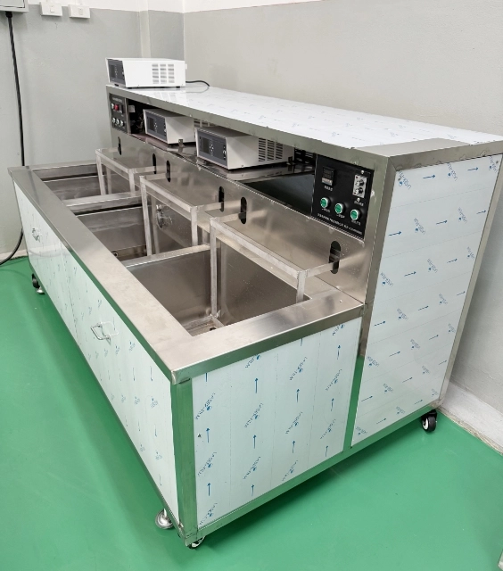 精密部品を洗浄するための超音波洗浄機